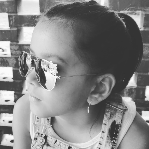 Meet your Posher, Kayla *posh ambassador * - Picture 6 of 8